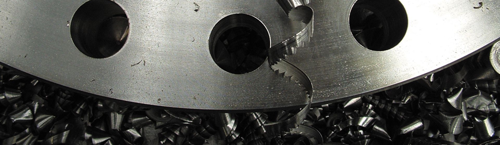 Tips to enhance manufacturing productivity with employee rewards and recognition